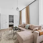 Apartament Old Town With 2 Bedrooms Next To Town Hall