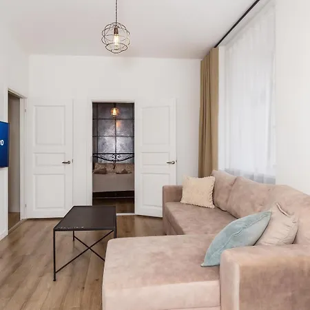 Old Town With 2 Bedrooms Next To Town Hall