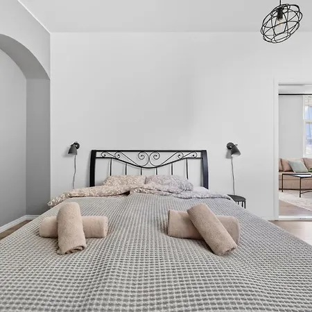 Old Town With 2 Bedrooms Next To Town Hall Apartment *
