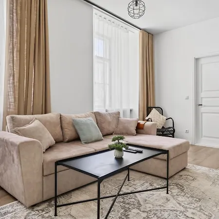 Old Town With 2 Bedrooms Next To Town Hall 아파트 *