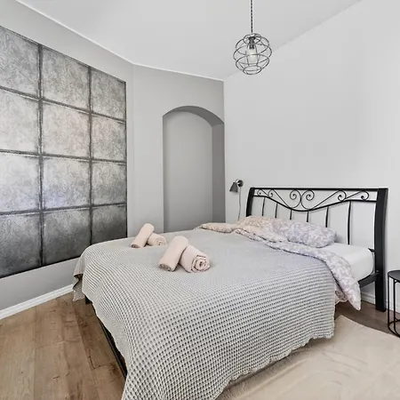 Old Town With 2 Bedrooms Next To Town Hall Apartament *