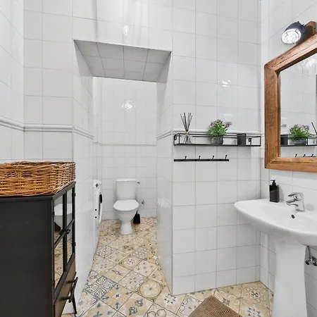 Old Town With 2 Bedrooms Next To Town Hall Appartement *