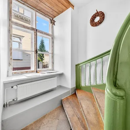 Old Town With 2 Bedrooms Next To Town Hall Apartment *