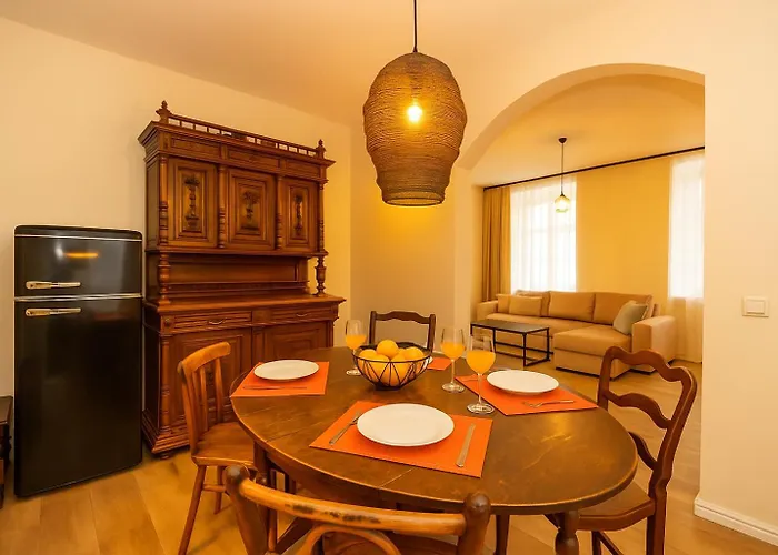 Old Town With 2 Bedrooms Next To Town Hall