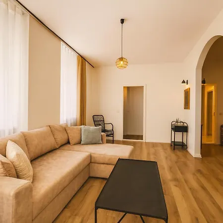 아파트 Old Town With 2 Bedrooms Next To Town Hall