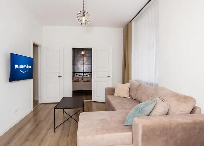 Old Town With 2 Bedrooms Next To Town Hall