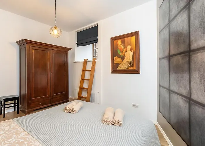 Old Town With 2 Bedrooms Next To Town Hall 아파트