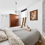 Old Town With 2 Bedrooms Next To Town Hall Apartamento