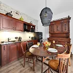 Old Town With 2 Bedrooms Next To Town Hall
