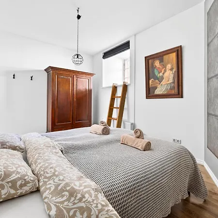 Old Town With 2 Bedrooms Next To Town Hall Appartement